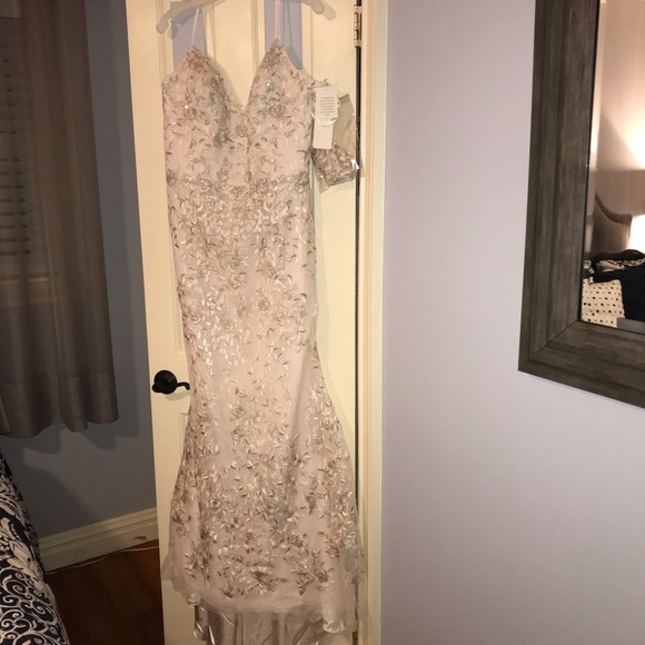 Elaborate Evening/Wedding Gown - Picture 3 of 8